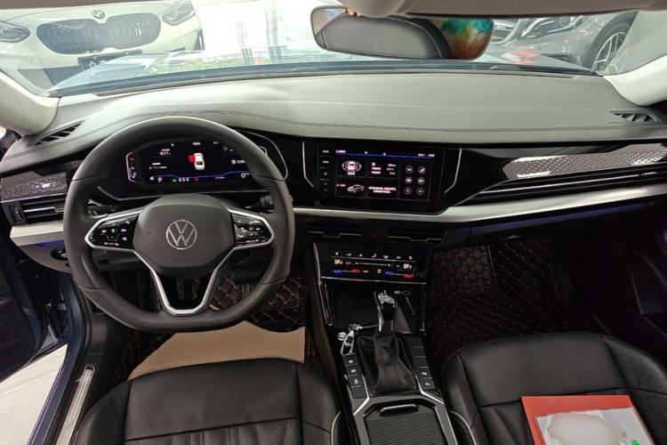 Used Volkswagen Passat 2022 330TSI Luxury Edition Center Console