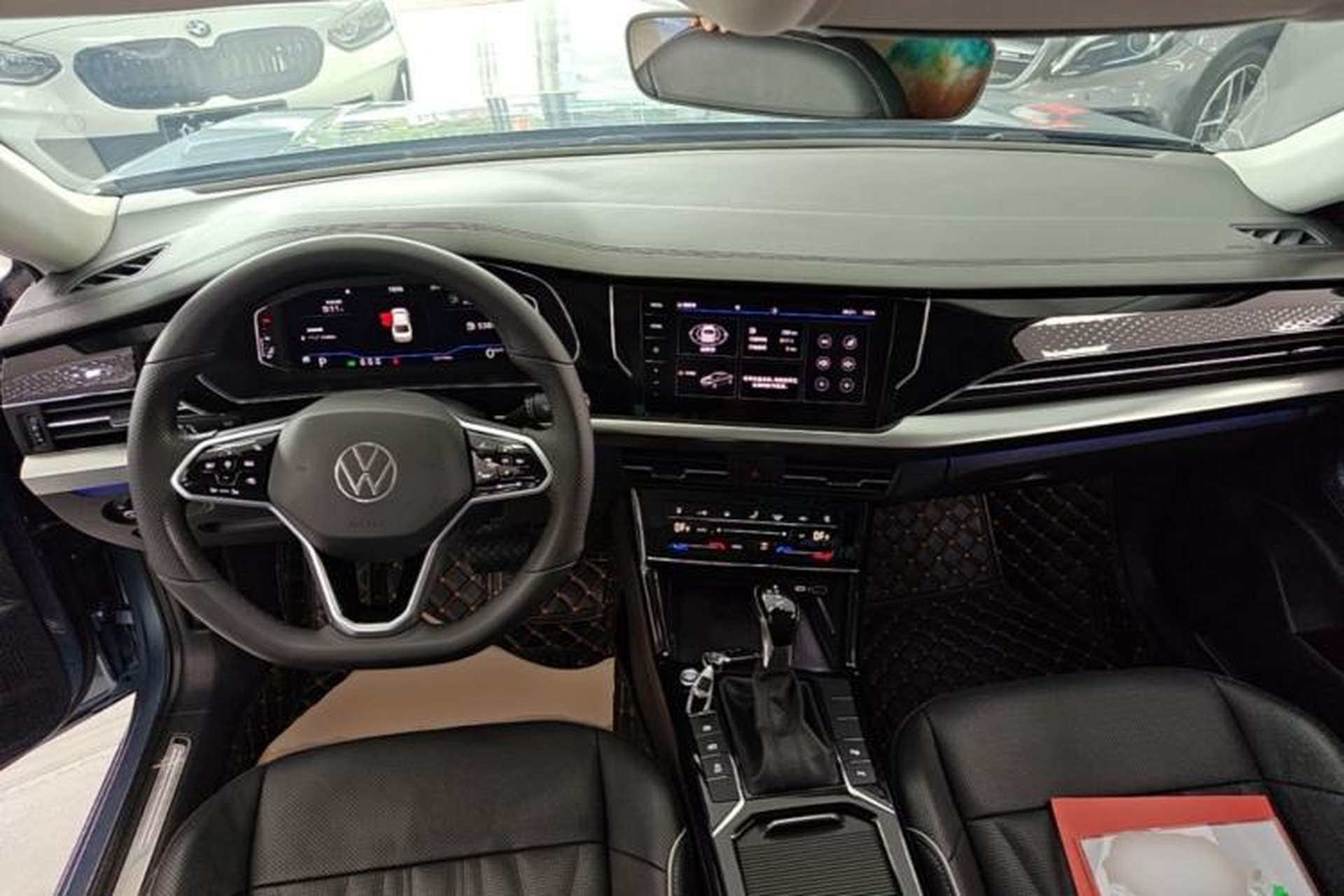 Used Volkswagen Passat 2022 330TSI Luxury Edition Center Console