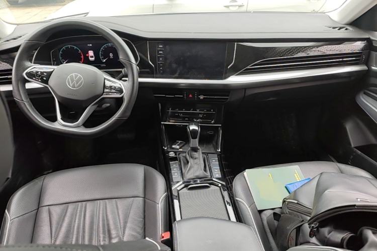 Used Volkswagen Passat 2022 330TSI Luxury Edition Center Console