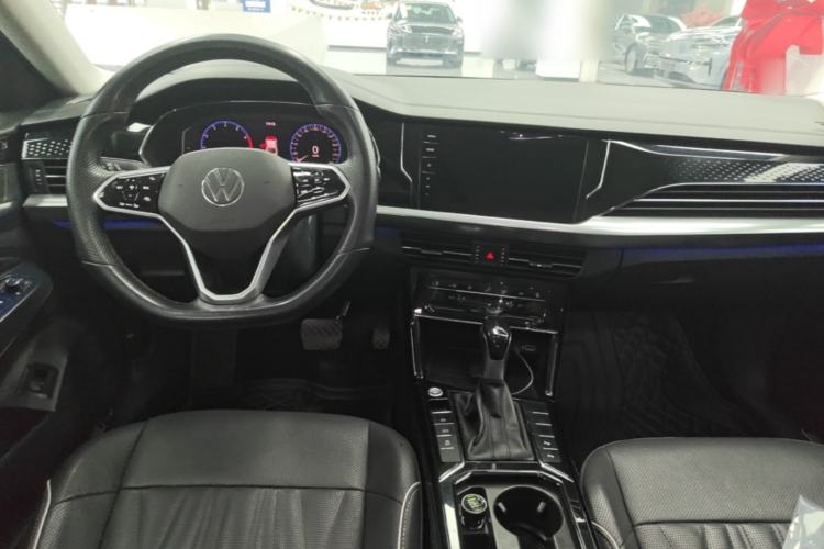 Used Volkswagen Passat 2022 330TSI Luxury Edition Center Console