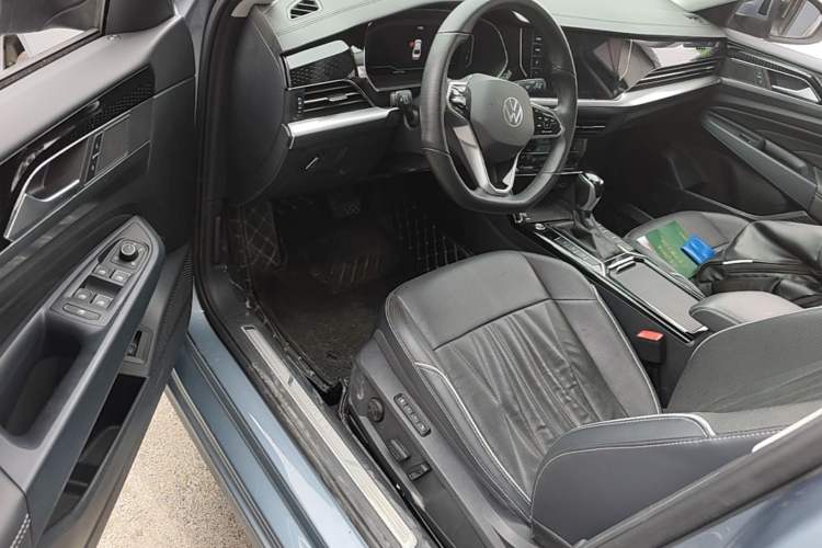 Used Volkswagen Passat 2022 330TSI Luxury Edition Driver Seat