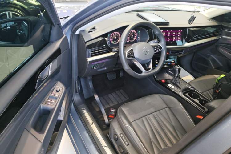 Used Volkswagen Passat 2022 330TSI Luxury Edition Driver Seat
