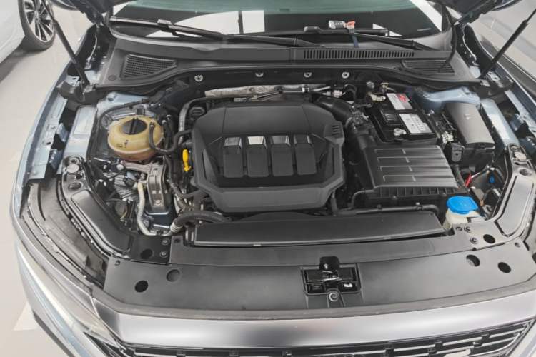 Used Volkswagen Passat 2022 330TSI Luxury Edition Engine Bay