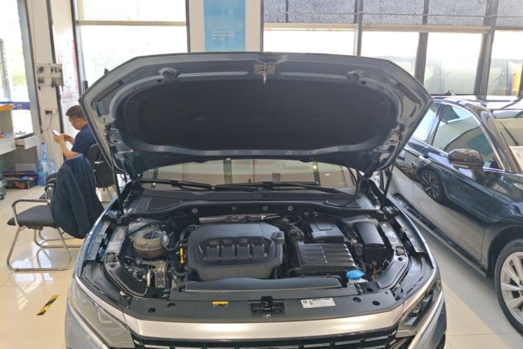 Used Volkswagen Passat 2022 330TSI Luxury Edition Engine Bay