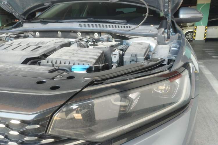 Used Volkswagen Passat 2022 330TSI Elite Edition Engine Bay Left