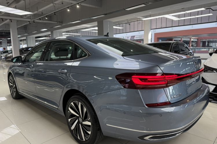 Used Volkswagen Passat 2022 330TSI Starry Luxury Edition Exterior 1