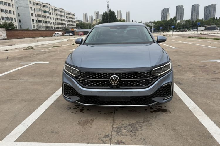 Used Volkswagen Passat 2022 330TSI Starry Luxury Edition Exterior 1