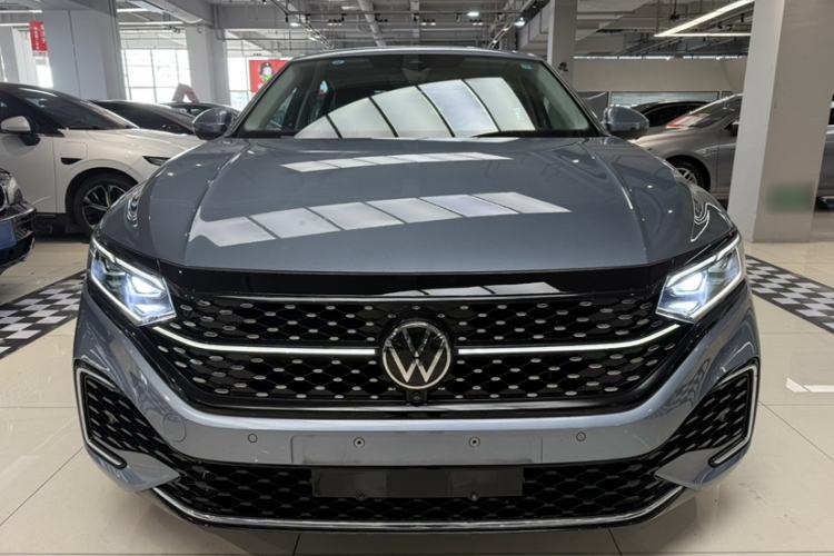 Used Volkswagen Passat 2022 330TSI Starry Luxury Edition Exterior 2