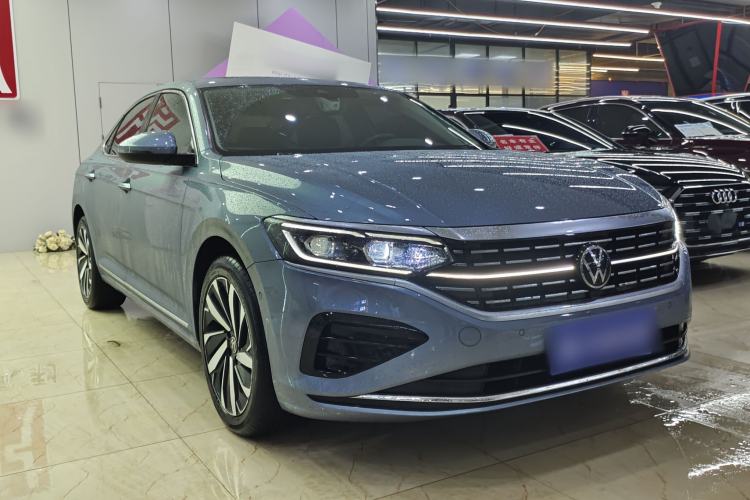 Used Volkswagen Passat 2022 330TSI Luxury Edition Exterior 2