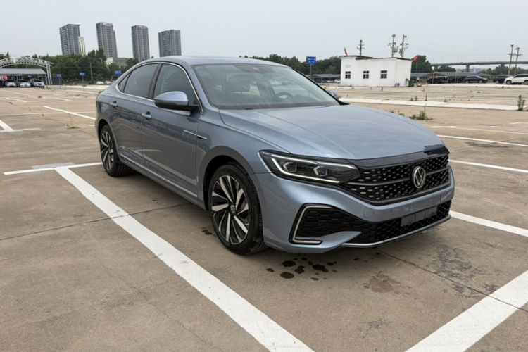 Used Volkswagen Passat 2022 330TSI Starry Luxury Edition Exterior 2