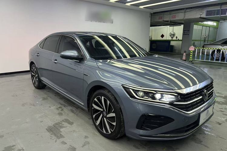 Used Volkswagen Passat 2022 330TSI Luxury Edition Exterior 2