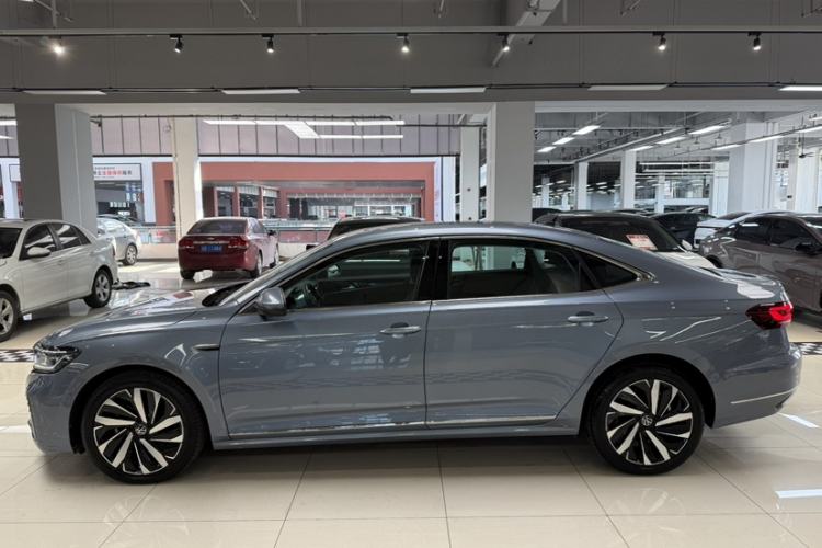 Used Volkswagen Passat 2022 330TSI Starry Luxury Edition Exterior 3