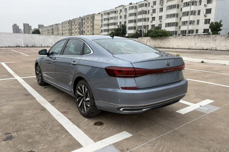 Used Volkswagen Passat 2022 330TSI Starry Luxury Edition Exterior 3