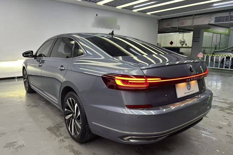 Used Volkswagen Passat 2022 330TSI Luxury Edition Exterior 4