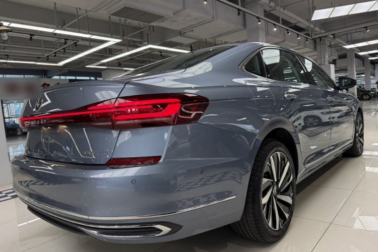 Used Volkswagen Passat 2022 330TSI Starry Luxury Edition Exterior 5