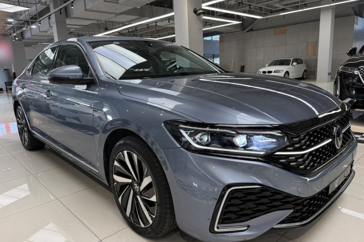 Used Volkswagen Passat 2022 330TSI Starry Luxury Edition Exterior 6