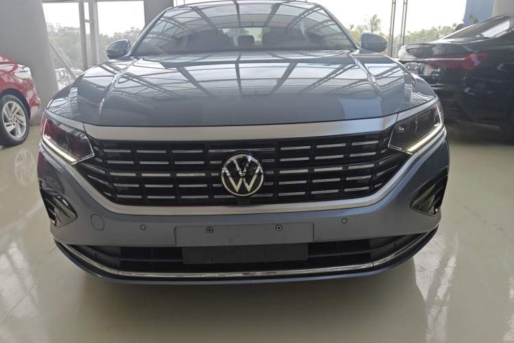 Used Volkswagen Passat 2022 330TSI Luxury Edition Front