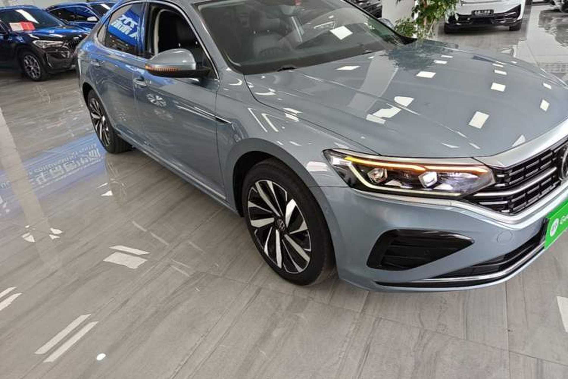 Used Volkswagen Passat 2022 330TSI Luxury Edition Front Right 45 Deg