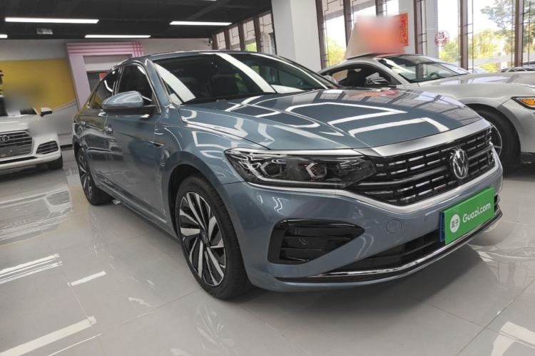 Used Volkswagen Passat 2022 330TSI Luxury Edition Front Right 45 Deg