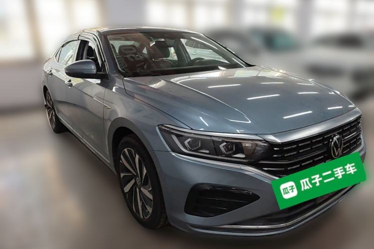 Used Volkswagen Passat 2022 330TSI Luxury Edition Front Right 45 Deg