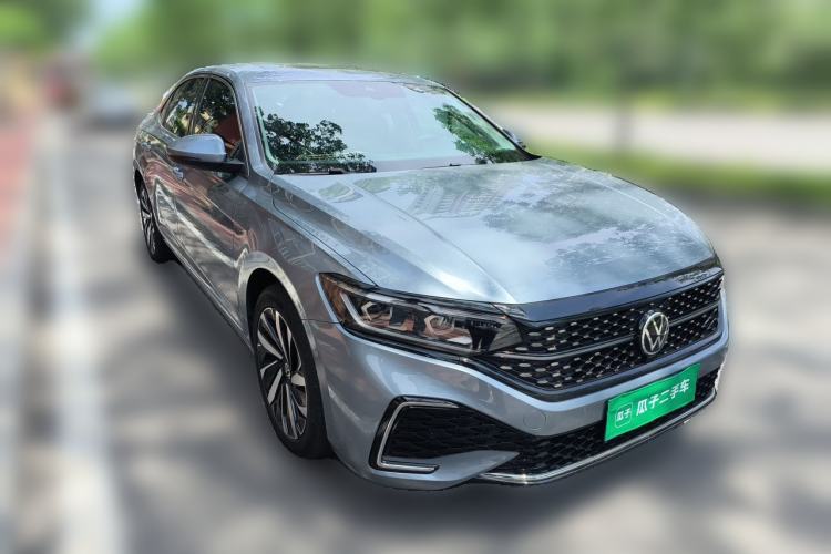 Used Volkswagen Passat 2022 330TSI Starry Luxury Edition Front Right 45 Deg