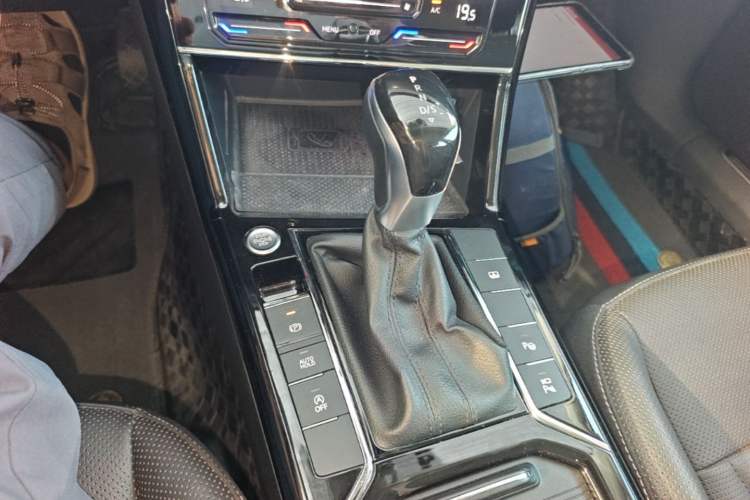 Used Volkswagen Passat 2022 330TSI Starry Luxury Edition Gear Lever