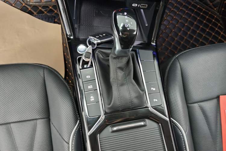 Used Volkswagen Passat 2022 330TSI Luxury Edition Gear Lever