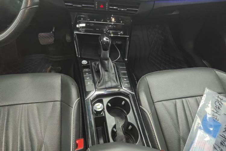 Used Volkswagen Passat 2022 330TSI Luxury Edition Gear Lever