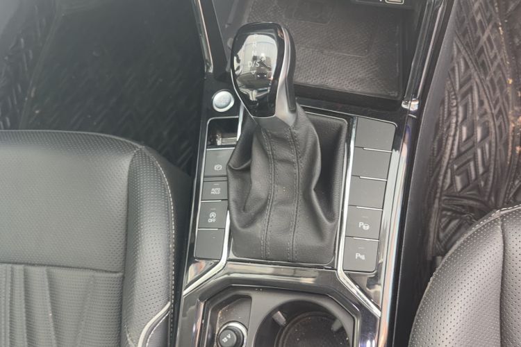 Used Volkswagen Passat 2022 330TSI Starry Luxury Edition Gear Lever