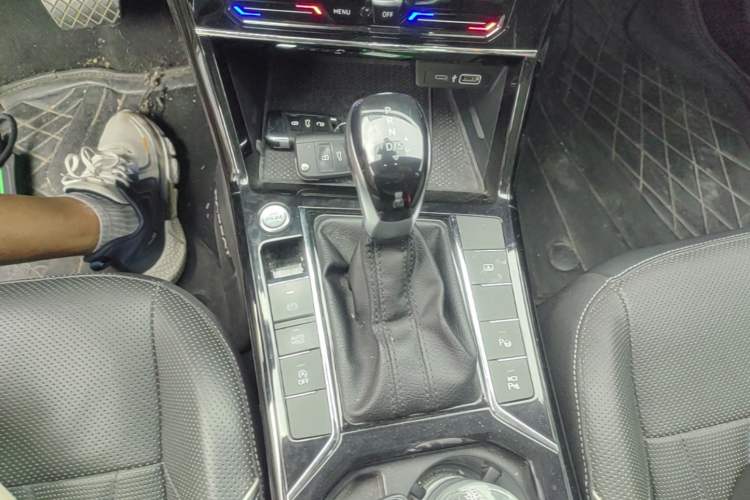 Used Volkswagen Passat 2022 330TSI Starry Luxury Edition Gear Lever