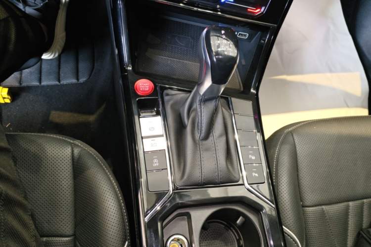 Used Volkswagen Passat 2022 330TSI Luxury Edition Gear Lever