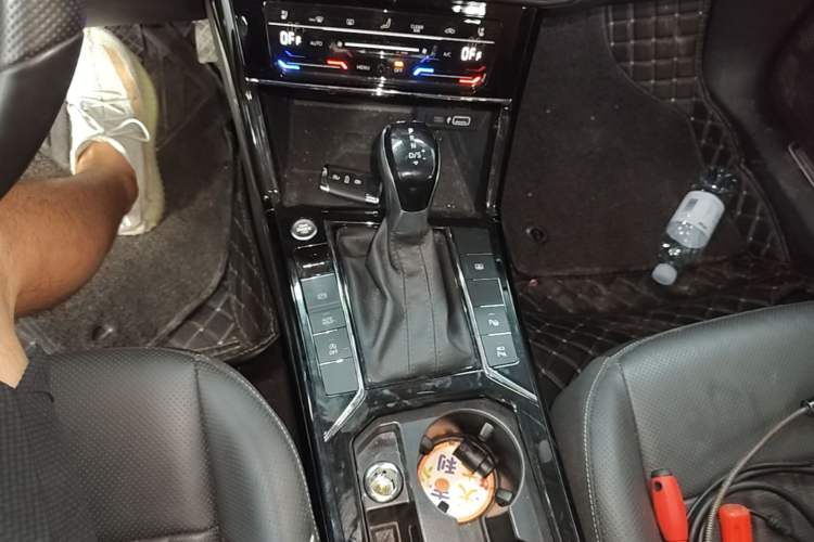 Used Volkswagen Passat 2022 330TSI Luxury Edition Gear Lever