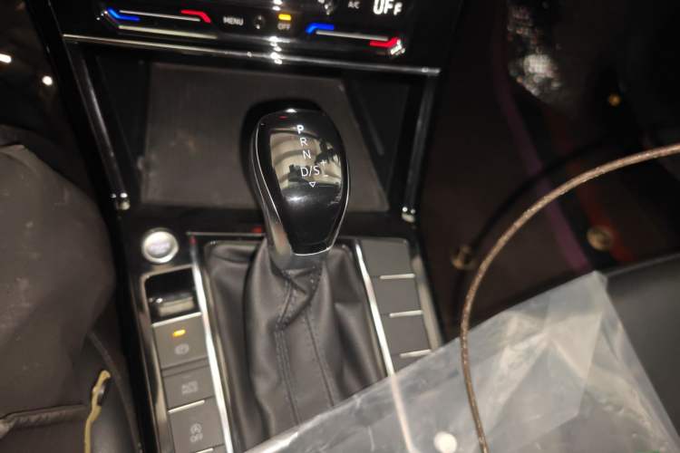 Used Volkswagen Passat 2022 330TSI Elite Edition Gear Lever