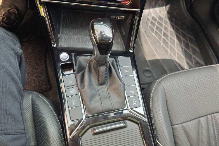 Used Volkswagen Passat 2022 330TSI Starry Luxury Edition Gear Lever