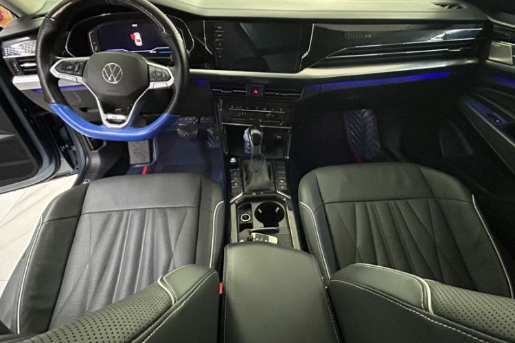 Used Volkswagen Passat 2022 330TSI Luxury Edition Interior 1