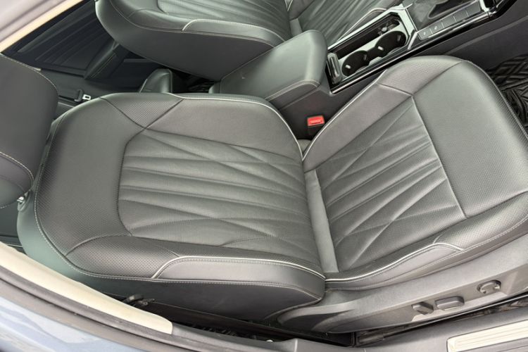 Used Volkswagen Passat 2022 330TSI Starry Luxury Edition Interior 10
