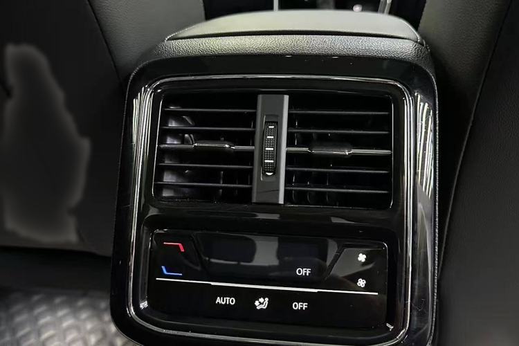 Used Volkswagen Passat 2022 330TSI Luxury Edition Interior 2
