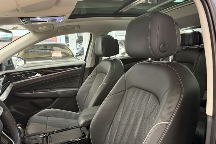 Used Volkswagen Passat 2022 330TSI Starry Luxury Edition Interior 3