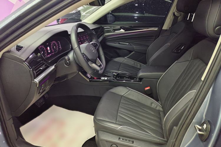 Used Volkswagen Passat 2022 330TSI Luxury Edition Interior 3