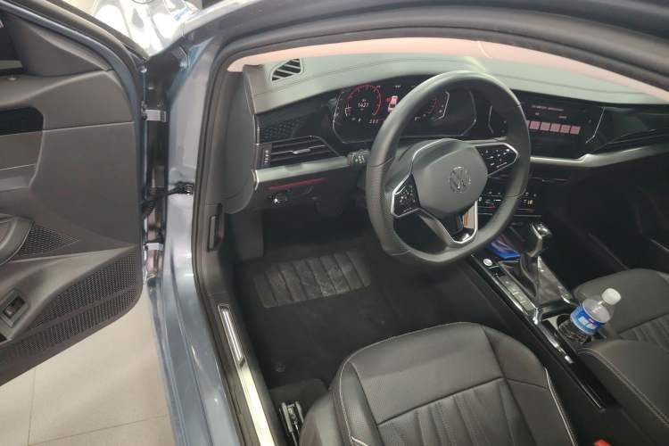 Used Volkswagen Passat 2022 330TSI Luxury Edition Interior 3