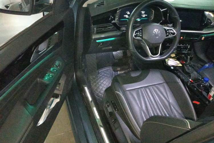 Used Volkswagen Passat 2022 330TSI Starry Luxury Edition Interior 3