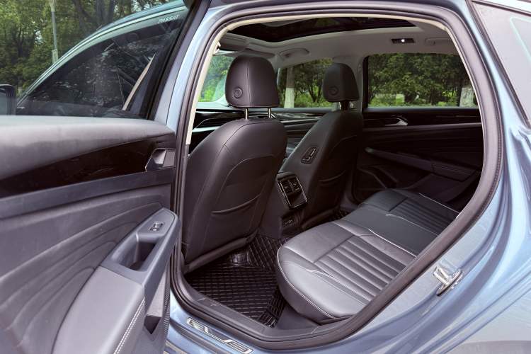 Used Volkswagen Passat 2022 330TSI Elite Edition Interior 4