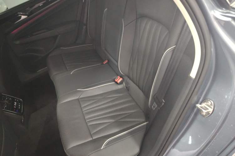 Used Volkswagen Passat 2022 330TSI Luxury Edition Interior 4
