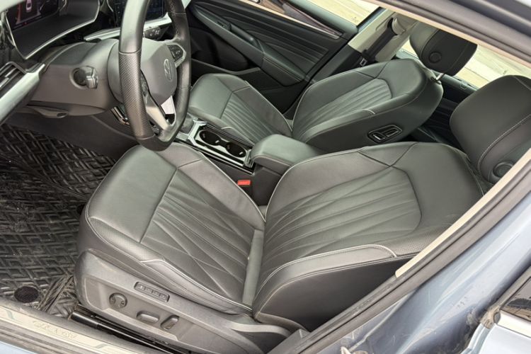 Used Volkswagen Passat 2022 330TSI Starry Luxury Edition Interior 4