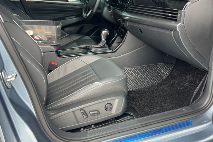 Used Volkswagen Passat 2022 330TSI Starry Elite Edition Interior 4