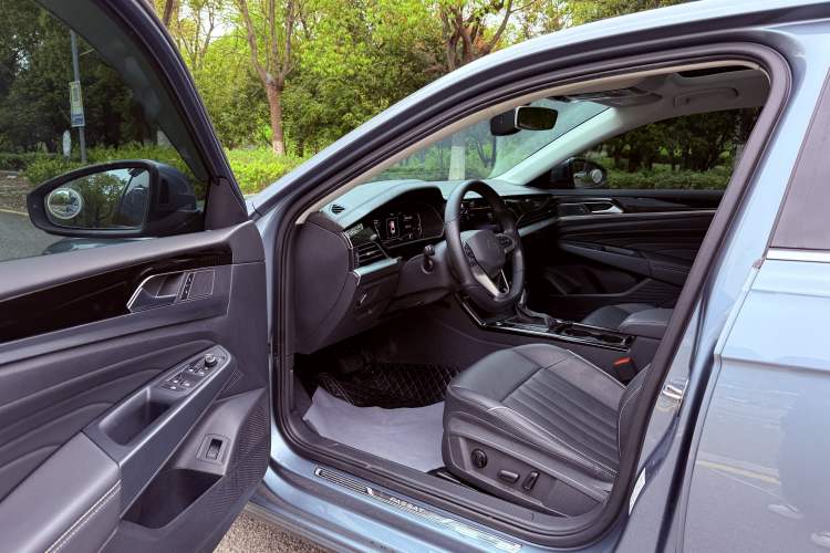 Used Volkswagen Passat 2022 330TSI Elite Edition Interior 5