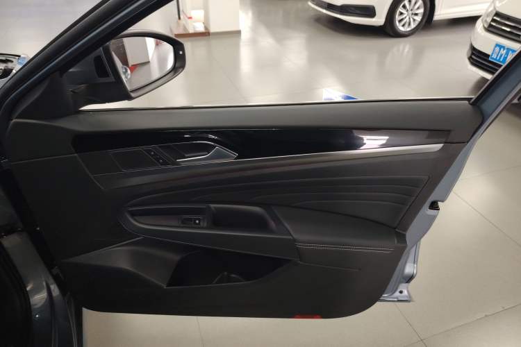 Used Volkswagen Passat 2022 330TSI Luxury Edition Interior 5