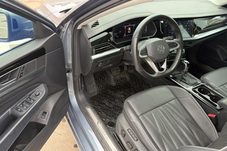 Used Volkswagen Passat 2022 330TSI Starry Luxury Edition Interior 5