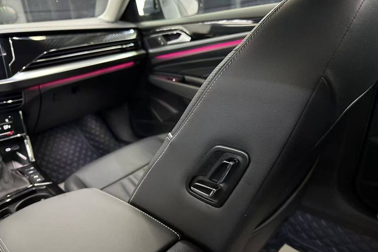 Used Volkswagen Passat 2022 330TSI Luxury Edition Interior 5