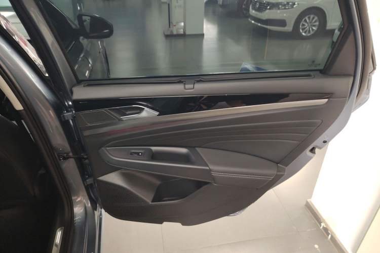 Used Volkswagen Passat 2022 330TSI Luxury Edition Interior 6